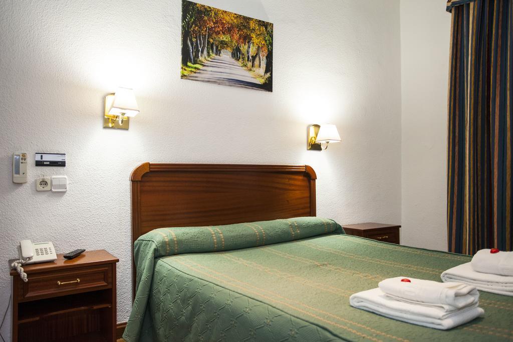 Pension Carrera Madrid Room photo