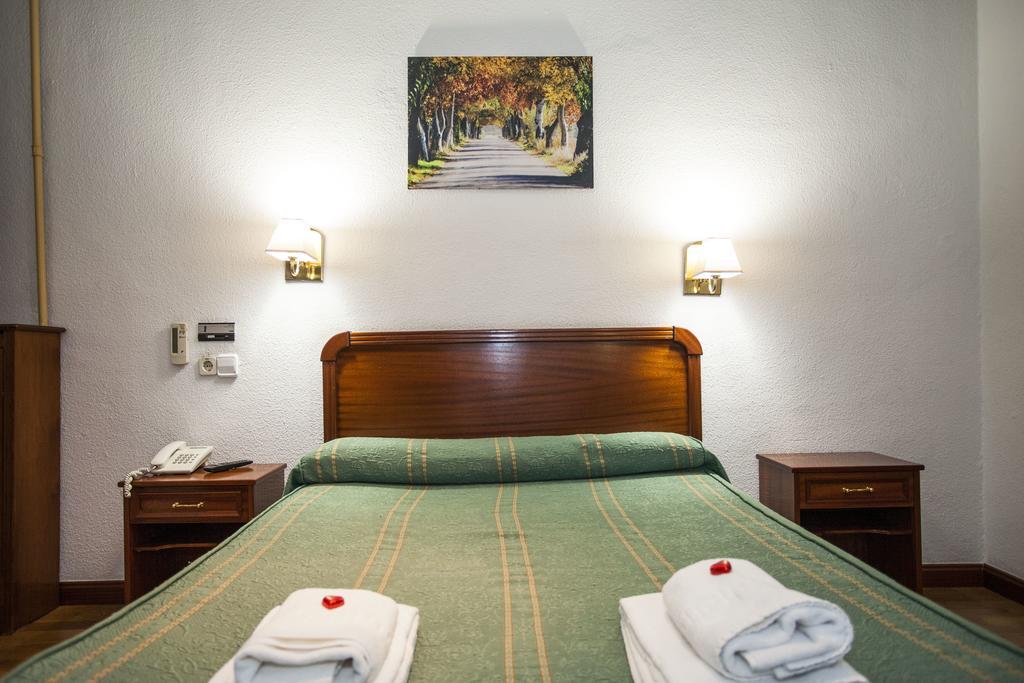 Pension Carrera Madrid Room photo