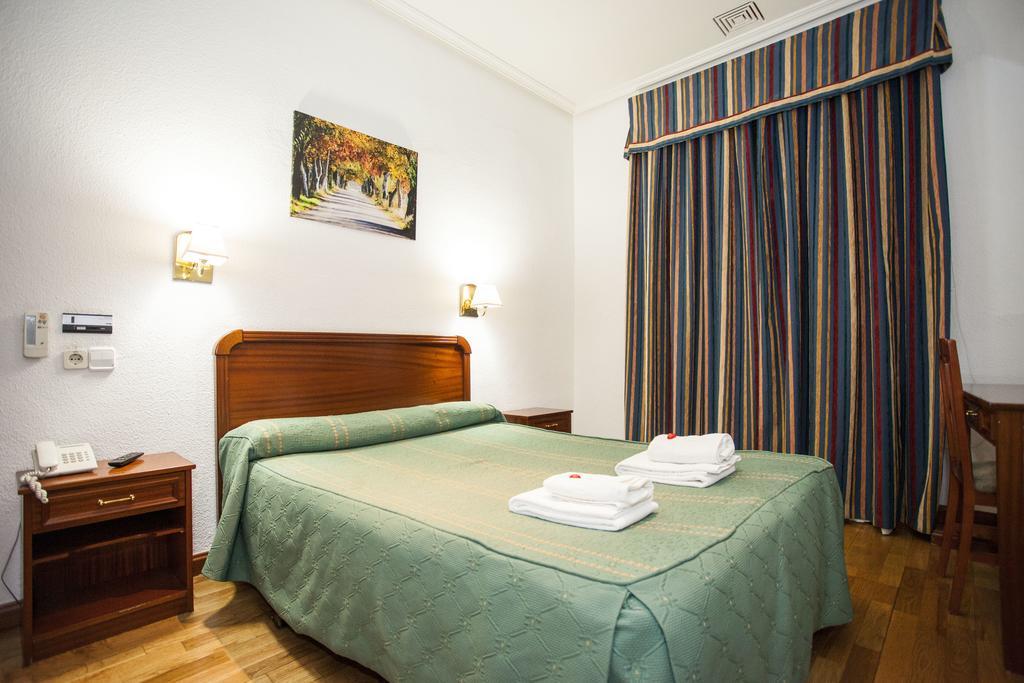 Pension Carrera Madrid Room photo