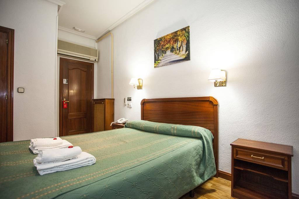 Pension Carrera Madrid Room photo