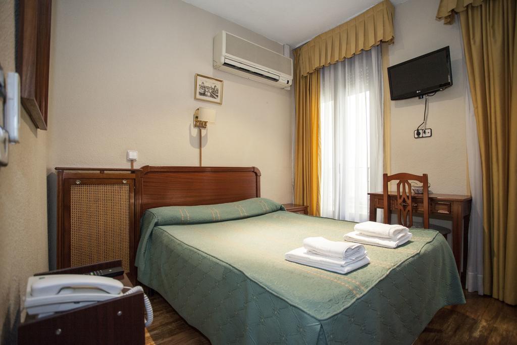 Pension Carrera Madrid Room photo