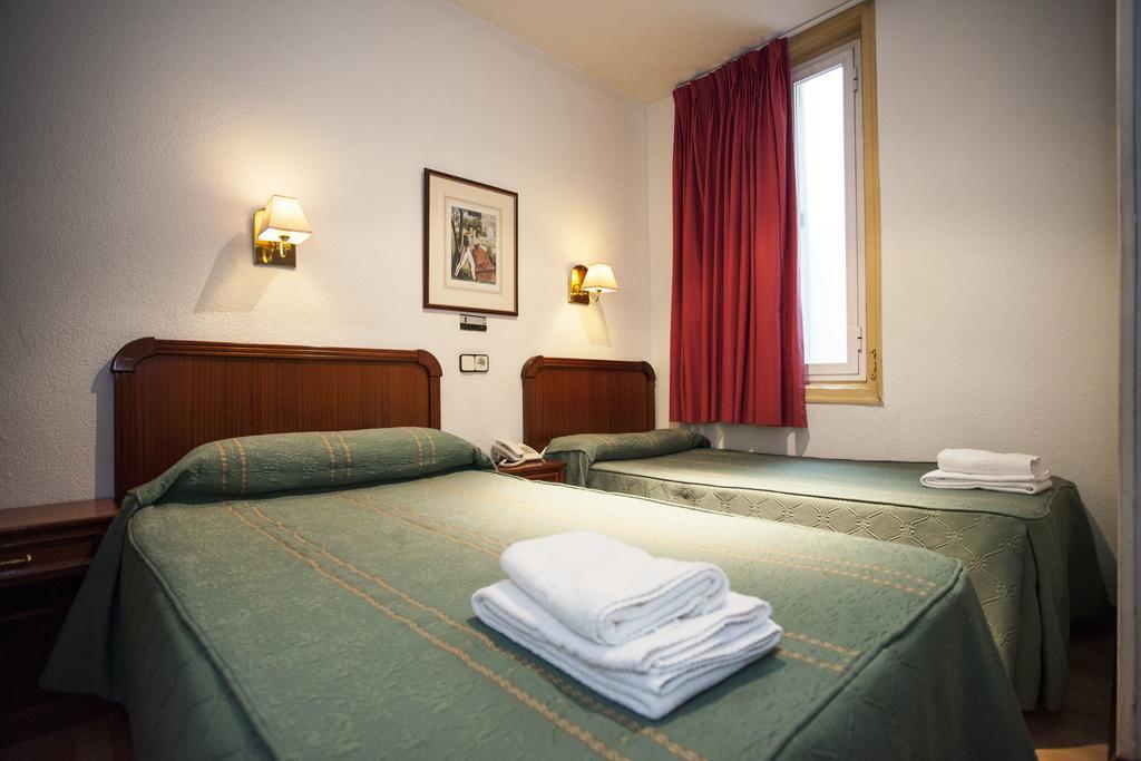 Pension Carrera Madrid Room photo