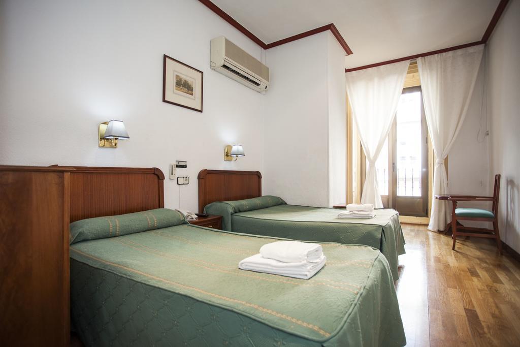 Pension Carrera Madrid Room photo