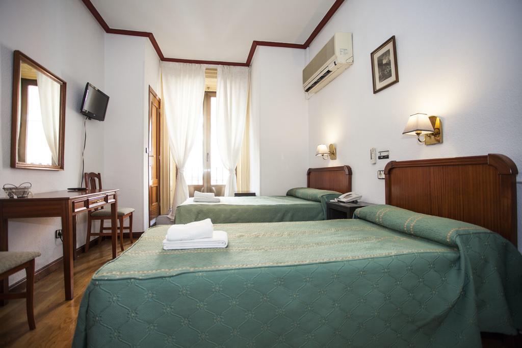 Pension Carrera Madrid Room photo