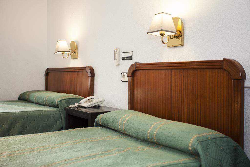 Pension Carrera Madrid Room photo